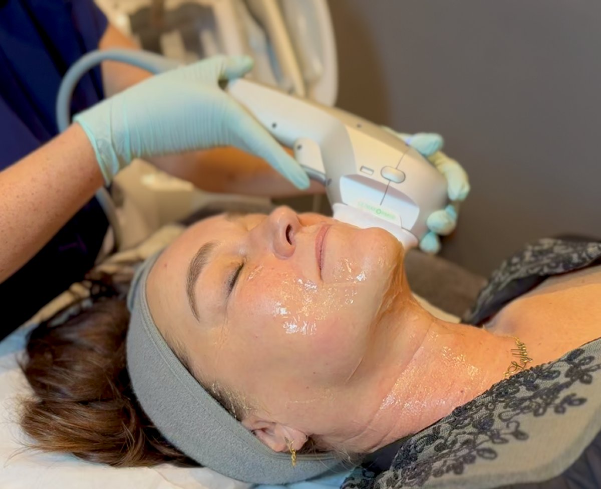 Client enjoying a HydraLift facial at SKIN lounge Aesthetics Richmond Hill, combining advanced Hydra technology with HIFU Ultraformer III to deeply cleanse, hydrate, lift, and firm the skin for remarkable anti-ageing and rejuvenating results.