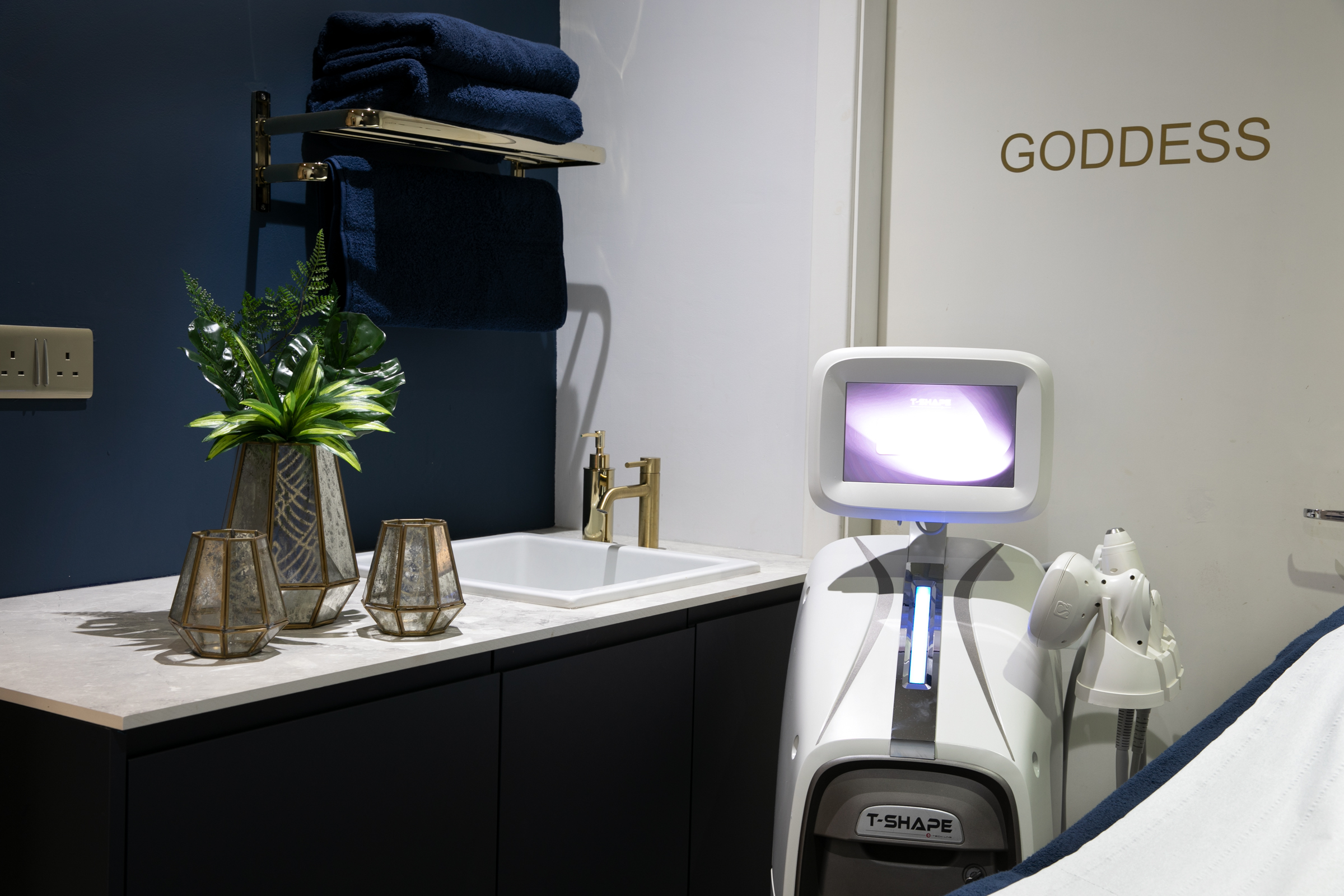 T-Shape body contouring and shaping. Lymphatic drainage